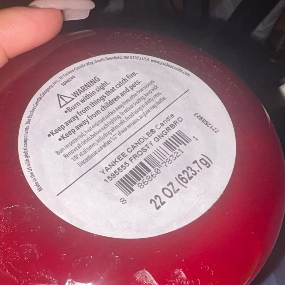 Yankee Candle Frosty Gingerbread Jar - Picture 2 of 3